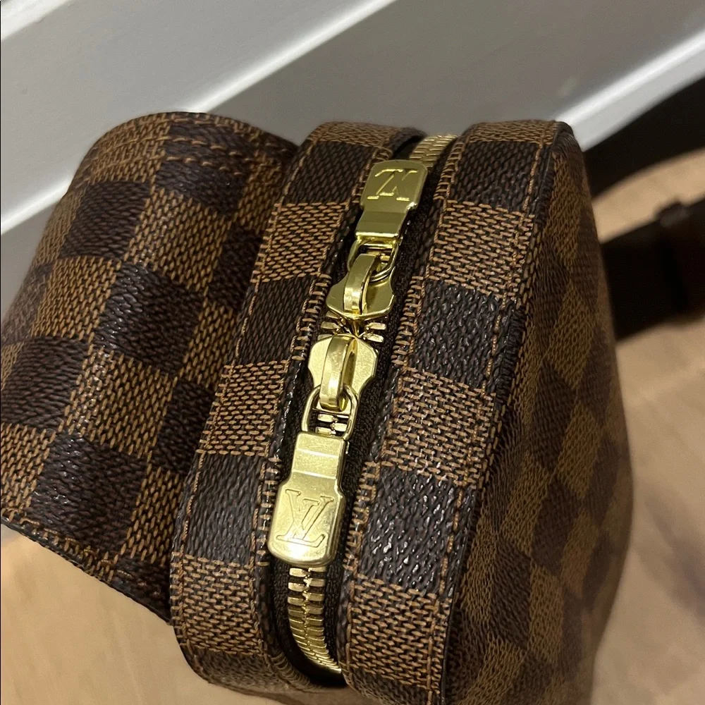 Louis Vuitton Damier Ebene Geronimos Body Bag. - Picture 3 of 5